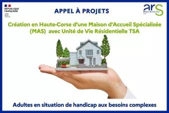 maison avec jardin posée dans une main