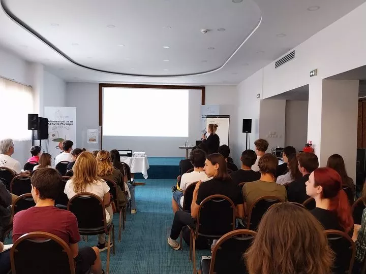 AGORA - 23 mai -Ajaccio -  Annabelle Pagano Paoli  anime  l'atelier sport et nutrition  pour les élèves  des collèges Arthur Giovonni & Stiletto 